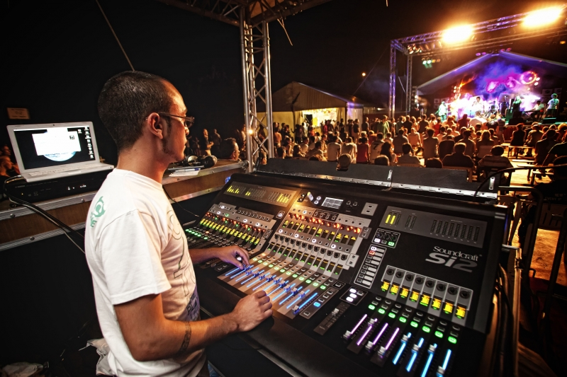 Denis-Entertainment-Group-Mixer